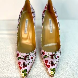 NEW! Never Worn!! Manolo Blahnik Pink Floral pointed Toe Pumps
